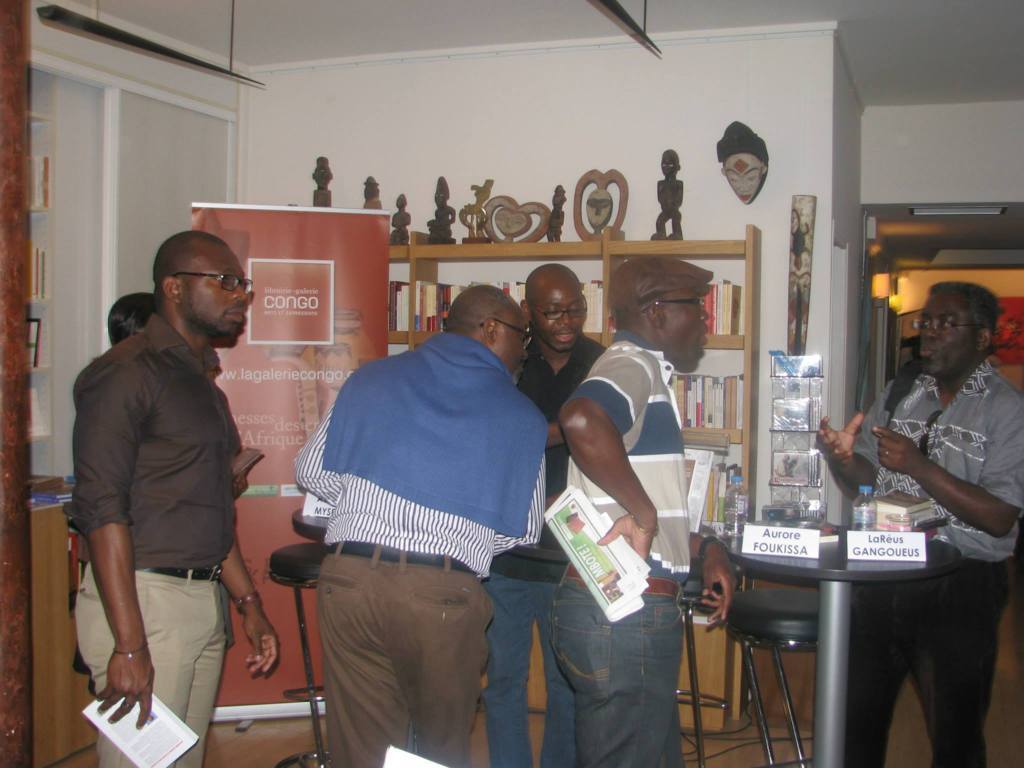 "Piments dans la bouche" entre participants "Palabres autour des Arts" du 30 juillet 2013 à la librairie galerie Congo