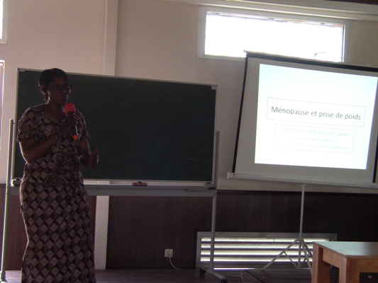 Odette Mwamba parlant de la « Ménopause et prise de poids »