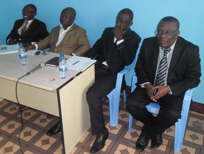 les membres du directoire de FFJ, le président de l'OMEC et le secrétaire général de l'UNPC.