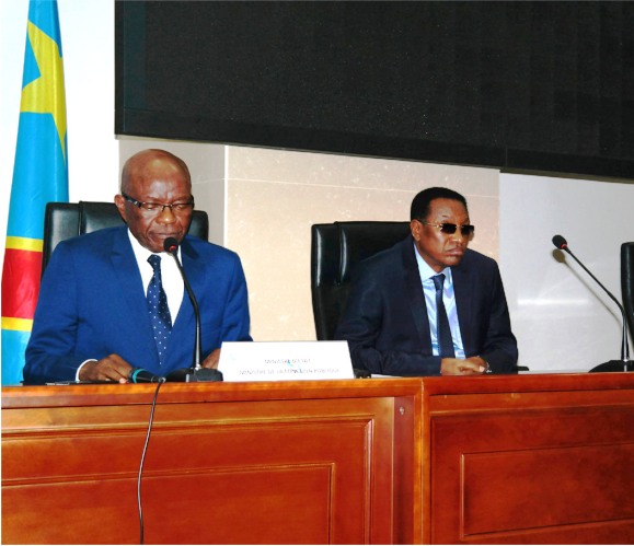 Le ministre Michel Bongongo et le premier ministre Bruno Tshibala au lancement du processus de recrutement des 1 000 jeunes universitaires