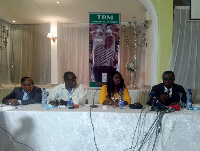 Jean de Dieu Mopembe, Antonio Nzinga, Sylvie Matuidi et Matuidi Faria au micro face à la presse (Adiac)