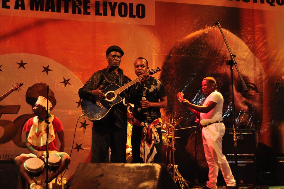 Feu Simaro Lutumba prestant à la célébration des 50 ans de carrière du Me Liyolo