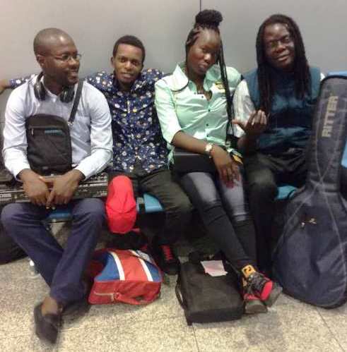 Gaby Wadigesila et Kinjazza à l’aéroport de Luanda en partance pour Benguela 