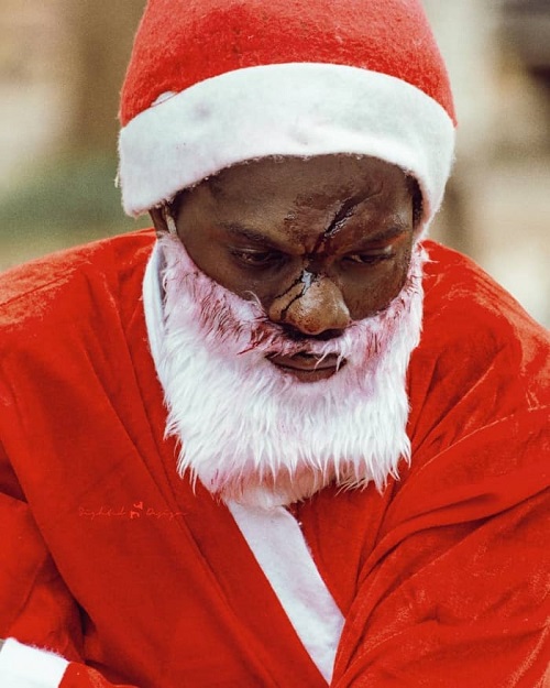 Le Père Noël à la mine défaite
