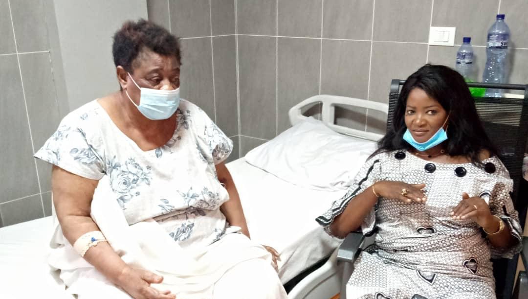 Sur son lit d’hôpital, Mamu Nationale reçoit en visite Mamie Ilela 