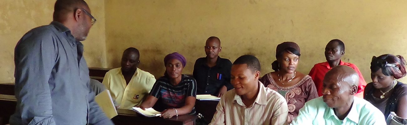 Sene Mongaba forme les enseignants du primaire à l’Institut Nsene Etienne à « Enseigner les mathématiques en lingala », séminaire à Kinshasa (DR)