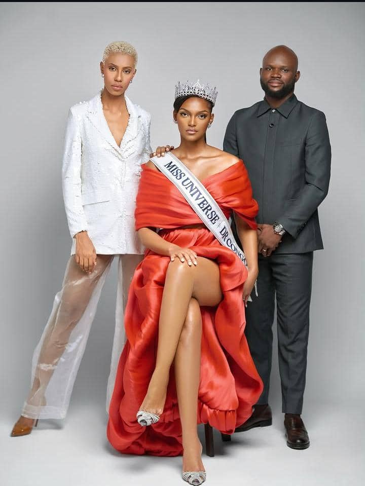 1  : Dorcas Dienda, la Miss Universe RD Congo 2025 nommée entourée de Luc Ambrosio Kayembe, directeur national adjoint et Anado Kabika, directrice nationale de Miss Universe RDC / DR 1  : Dorcas Dienda, la Miss Universe RD Congo 2025 nommée entourée de Luc Ambrosio Kayembe, directeur national adjoint et Anado Kabika, directrice nationale de Miss Universe RDC / DR