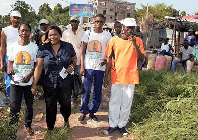 Agnès Ounounou, "Mama Diaspora" lors d'une des visites auprès des populations de la circonscription 1 Makélékélé Brazzaville