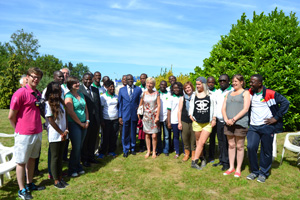 Anatole Collinet Makosso à Saint Oye Plage en compagnie des stagiaires et formateurs BAFA