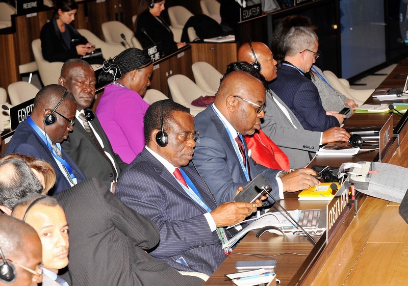 Délégation congolaise au premier rang Bruno Jean-Richard Itoua lors de la 39ème conférence générale de l'Unesco à Paris