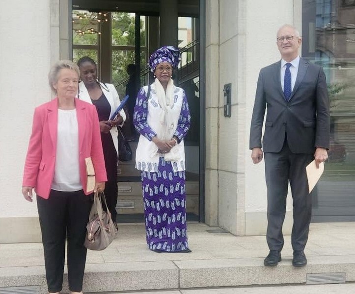 L'ambassadeur Édith Itoua lors de la réception à Hanovre, capitale de la Basse-Saxe L'ambassadeur Édith Itoua lors de la réception à Hanovre, capitale de la Basse-Saxe