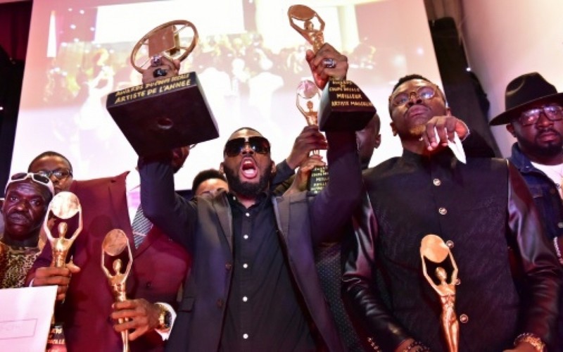 DJ Arafat, récompensé lors de la première cérémonie des "Awards du coupé-décalé", le 16 octobre 2016 à Abidjan 