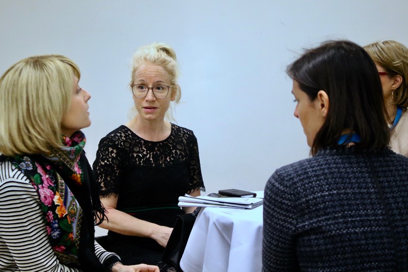Isabelle Falconnier, présidente sortante (au milieu) lors d'une séance de travail à la 32ème édition du Salon du livre de Genève à Palexpo