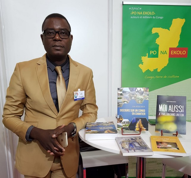 Itoua Ndinga au Stand Po na Ekolo à Livre Paris 2019 à l'issue de la présentation des ouvrages des membres de la plate-forme Les Bâtisseurs 