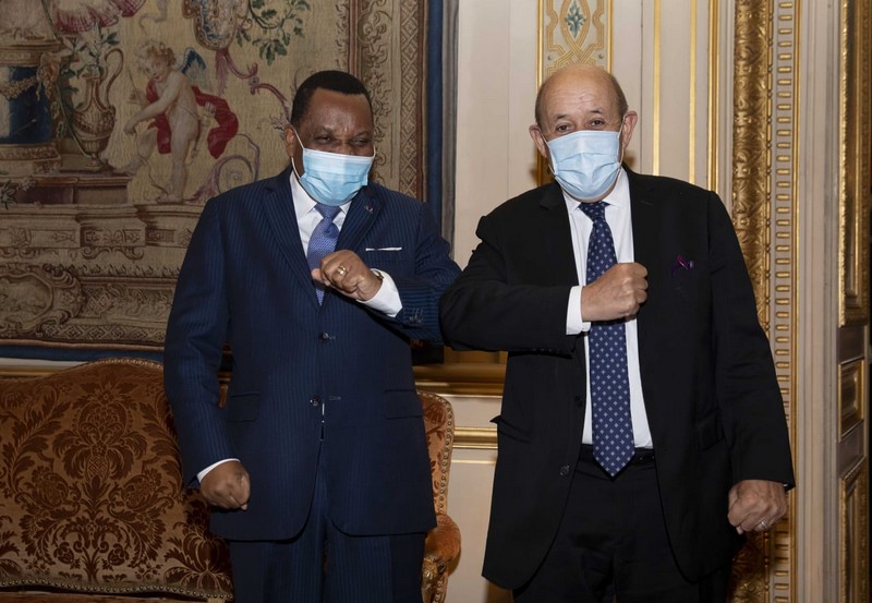 Les ministres Jean-Claude Gakosso et Jean-Yves Le Drian lors de lors de leur entrevue le 02 octobre au Quai d'Orsay à Paris, France
