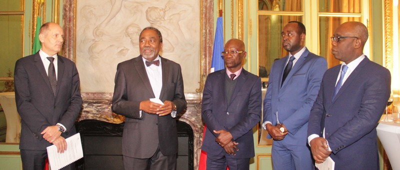 L'ambassadeur du Congo lors du Cocktail networking à l'ambassade du Congo en France en l'honneur de la délégation de chefs d'entreprise en visite en France (PADE)