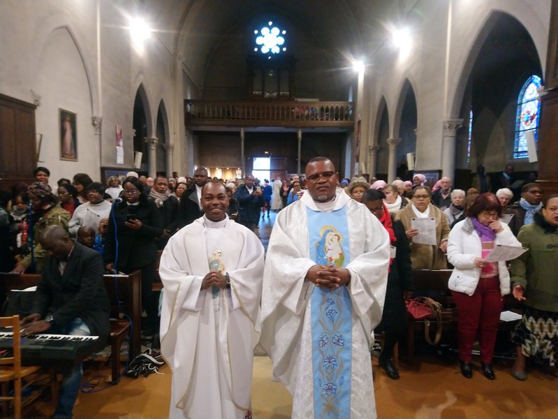 De gauche à droite Pères Faustin Nzabakurana et Jacques Nziendolo 