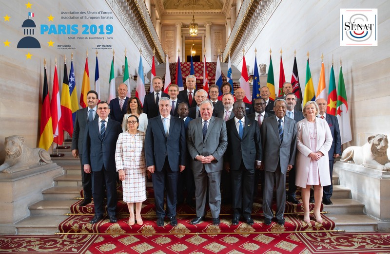 Participants à la vingtième réunion de l'Association des Sénats d'Europe au Palais du Luxembourg à Paris