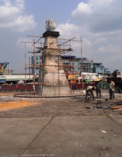 La pyramide dégarnie en phase de rénovation