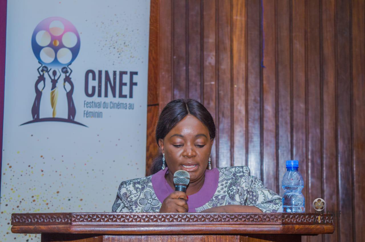  Clarisse Muvuba lançant le Festival du Cinéma au féminin (DR) 