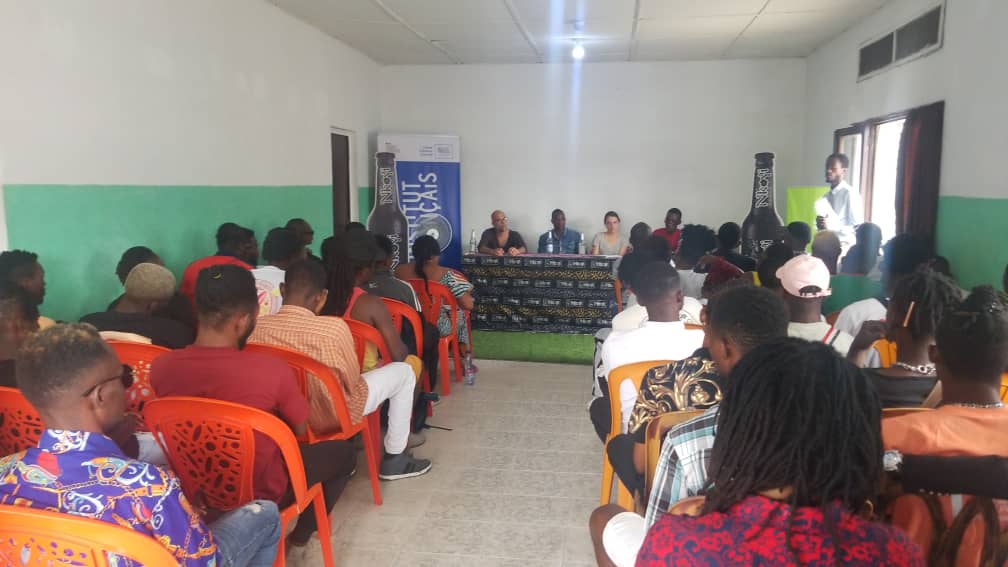 Une vue des participants à la conférence de presse organisée à Ntongo elamu (Adiac)