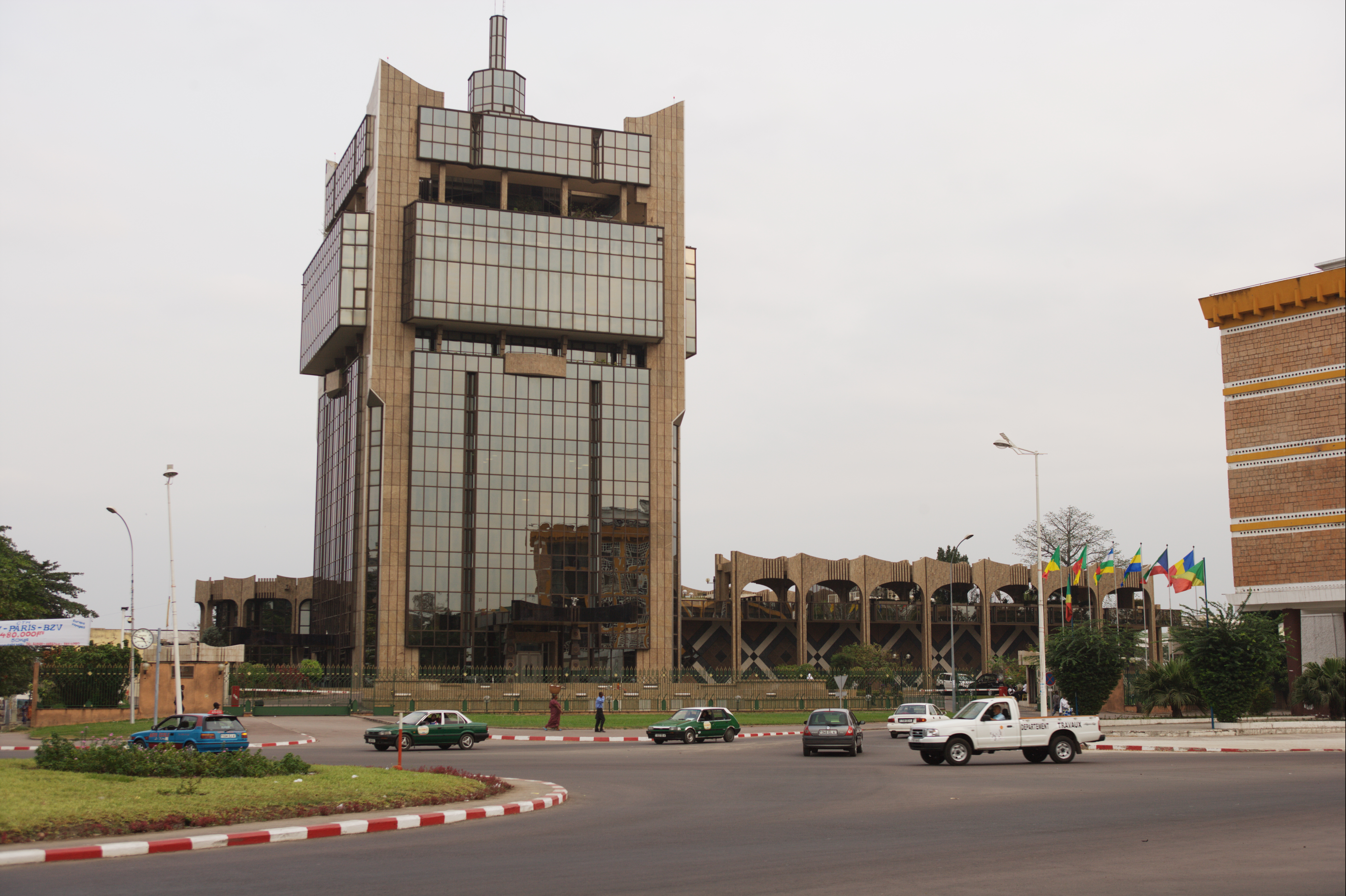 Congo brazzaville. Конго столица Браззавиль. Дворец нации (Киншаса). Браззавиль достопримечательности.