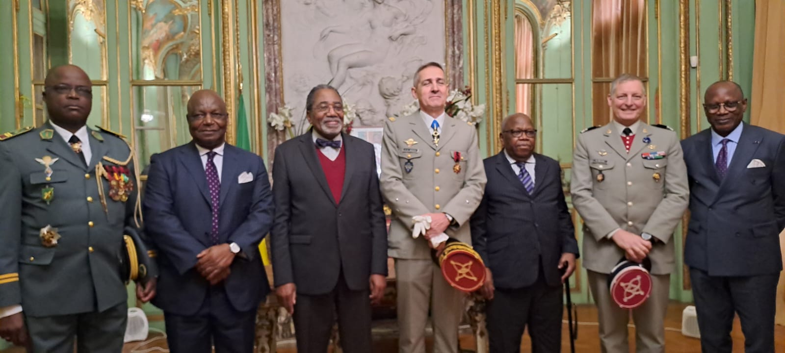 Cérémonie militaire à l'ambassade de la République du Congo en France