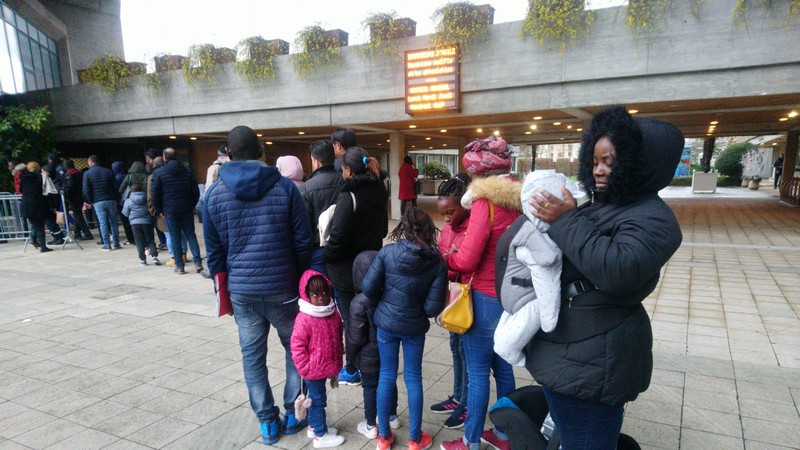 File d'attente pour les démarches administratives à la Préfecture d'Evry, Essonne en France