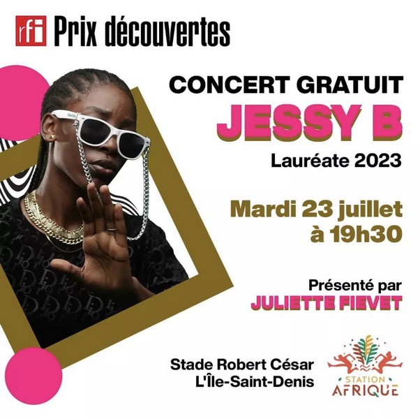 Jessy B en concert sur la scène de la Station Afrique