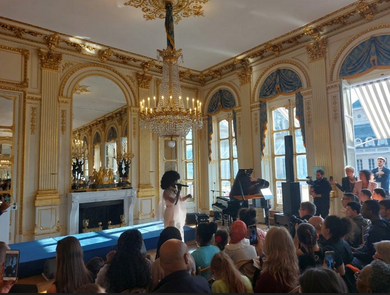 Jessy B sur scène au ministère de la Culture à Paris-Fête de la musique 2024