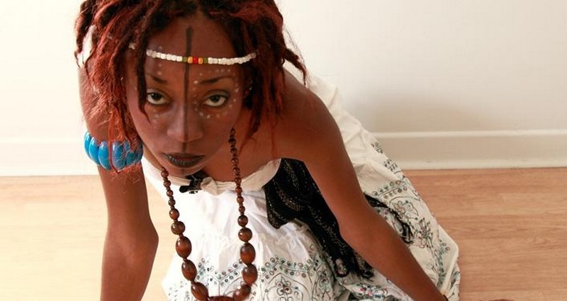 Joyce Nsana, artiste « AfroBluHop »