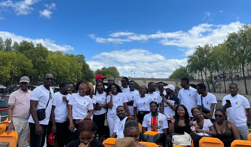 Photo : Photo de groupe AECF, croisière sur la Seine, Paris,  dimanche 13 août 2023