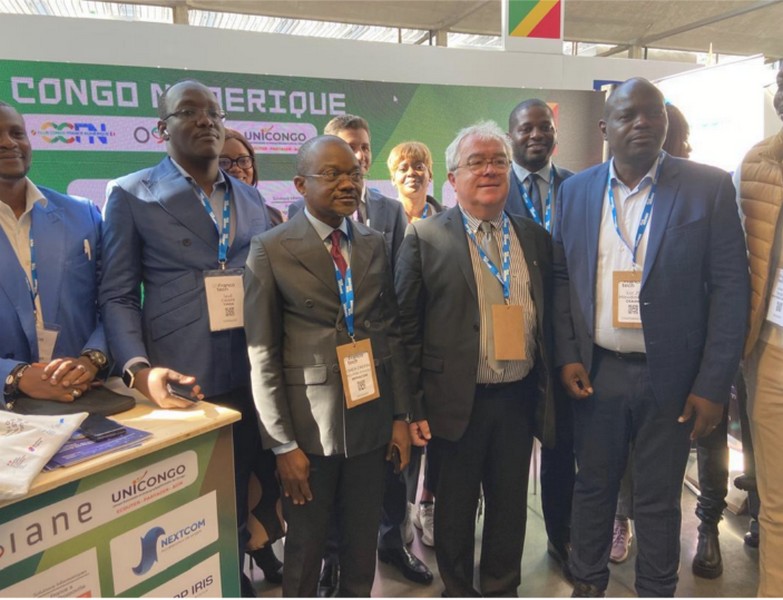 Photo de groupe au stand Congo numérique Salon FrancoTech 2024